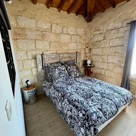 Lou Mireio Apartman